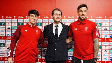 14/02/24 Presentacion de los nuevos fichajes del Granada CF, Facundo Pellistri y Marc Martinez. En la imagen Pellistri, Matteo Tognozzi y Marc Martínez