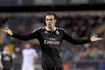 El jugador del Real Madrid Gareth Bale, durante el partido de Liga en Primera División ante el Málaga que están disputando esta noche en el estadio de La Rosaleda.