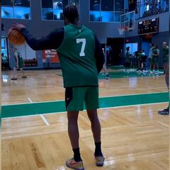 Viral video of Jaylen Brown’s poor dribbling