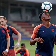 Presidente del Lyon: "Yerry Mina sigue interesado en venir"