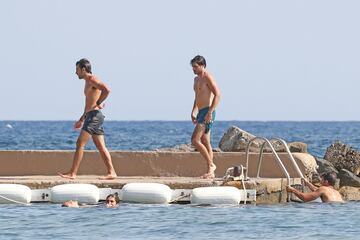 La familia Sainz se encuentra en Mallorca disfrutando de sus playas durante el parón de la Fórmula 1 en este mes de agosto.