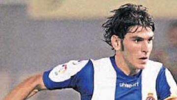 <b>SEGUIRÁ. </b>Jonathan Soriano jugando con el Espanyol y luciendo el brazalete de capitán.