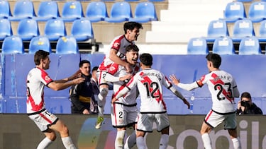 Soccer Football - LaLiga - Rayo Vallecano v Atletico Madrid - Estadio Municipal de Butarque, Leganes, Spain - February 15, 2026 Rayo Vallecano's Fran Perez celebrates scoring their first goal with teammates REUTERS/Ana Beltran