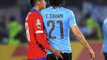 Jara provocó a Cavani de manera poco elegante y el uruguayo le contestó con una agresión que le costó la roja.