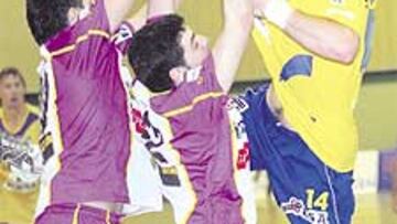 <b>VALIENTE. </b>Con fama de frío, Stojanovic no evita a las defensas.