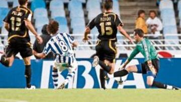 Marcos termina la jugada con un toque de izquierda