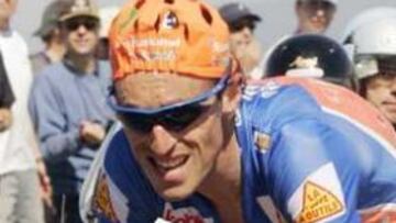 <b>IMPLACABLE. </B>Mayo presenta sus credenciales para el Tour en un puerto que carece de vegetación alguna en los últimos kilómetros de ascensión.