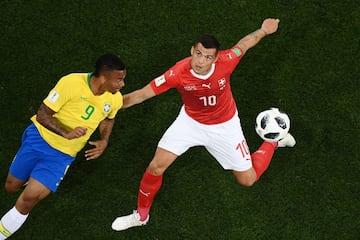 Gabriel Jesús con Granit Xhaka.