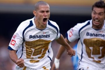 2009.- Consigue un gol que lo catapulta a la historia con Pumas frente a Puebla en las semifinal de Clausura 2009.