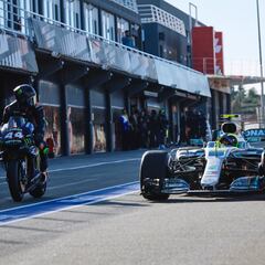 Las motos se suben a un F1