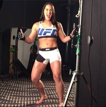 9 - Jessica Eye, 29, nacida en Barberton, OH USA. Record: 11-4-0