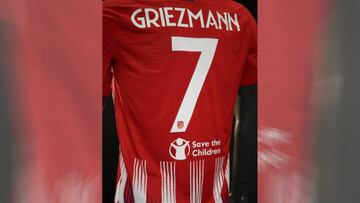 La camiseta que lucirá el Atlético de Madrid en la Supercopa de Europa con el logotipo de Save the Children debajo del dorsal.