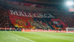 La afición del RCD Mallorca en el estadio de La Cartuja para la Final de la Copa del Rey.
