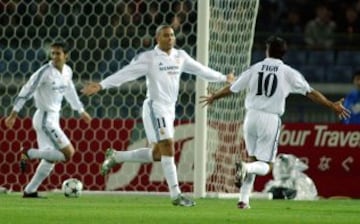 Ronaldo corre a celebrar el primer gol de la Intercontinental que el Madrid conquistó en 2002 al derrotar al Olimpia de Asunción paraguayo