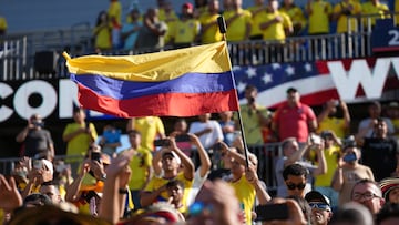 . EAST HEATFORD (ESTADOS UNIDOS), 15/06/2024.- Aficionados de Colombia animan su equipo este sábado, en un partido amistoso internacional entre las selecciones de Colombia y Bolivia en el estadio Rentschler Field en East Heatford (EEUU). EFE/Joe Buglewicz