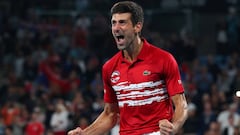 Novak Djokovic celebra la victoria de Serbia ante Espa&ntilde;a en la dinal de la ATP Cup en el Ken Rosewall Arena de Sydney, Australia.