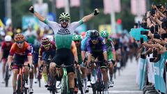 El ciclista del Caja Rural Seguros RGA Daniel Babor celebra su victoria en la cuarta etapa del Tour de Langkawi.