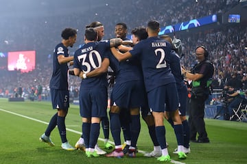 Los jugadores del Paris Saint-Germain celebrando el gol 1-0