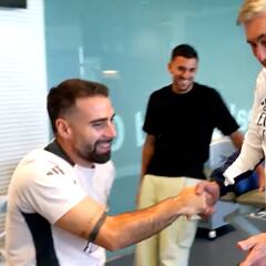Carvajal reunites with teammates following serious knee injury
