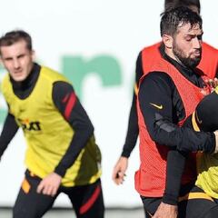 Lorelei Taron dice que Falcao se queda en Galatasaray