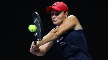SHENZHEN, CHINA - OCTOBER 31: Ashleigh Barty of Australia plays a backhand against Petra Kvitova of the Czech Republic during their Women&#039;s Singles match on Day Five of the 2019 Shiseido WTA Finals at Shenzhen Bay Sports Center on October 31, 2019 in Shenzhen, China. (Photo by Matthew Stockman/Getty Images)