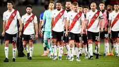 BUENOS AIRES, ARGENTINA - SEPTEMBER 24: Players of River Plate leave the pitch after losing a match between River Plate and Talleres as part of Liga Profesional 2022 at at Estadio Mas Monumental Antonio Vespucio Liberti on September 24, 2022 in Buenos Aires, Argentina. (Photo by Marcelo Endelli/Getty Images)