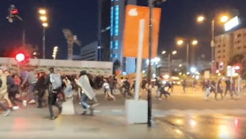 Esto ocurre en Plaza Italia tres horas después del triunfo de José Antonio Kast: así reaccionó Carabineros