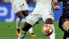 Soccer Football - Champions League - Quarter Final - First Leg - Real Madrid v Manchester City - Santiago Bernabeu, Madrid, Spain - April 9, 2024 Real Madrid's Eduardo Camavinga in action with Manchester City's Mateo Kovacic REUTERS/Violeta Santos Moura