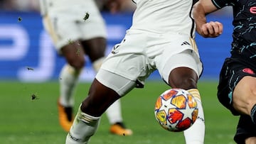 Soccer Football - Champions League - Quarter Final - First Leg - Real Madrid v Manchester City - Santiago Bernabeu, Madrid, Spain - April 9, 2024 Real Madrid's Eduardo Camavinga in action with Manchester City's Mateo Kovacic REUTERS/Violeta Santos Moura