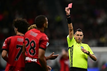 Who is Maurizio Mariani, the referee for the Lille-Real Madrid Champions League matchday 2 game?
