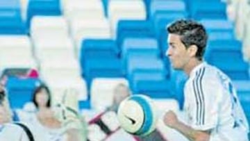 <b>PRIMER ZARPAZO. </b>Bueno empató el encuentro tras un cabezazo seis minutos después de salir al campo.