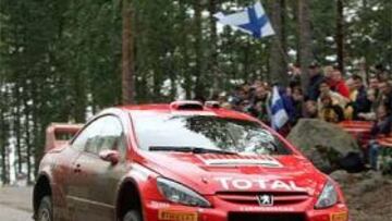 <b>LÍDER EN CASA.</b> El finlandés Marcus Grönholm está imponiéndose en la prueba más importante para los pilotos nórdicos.