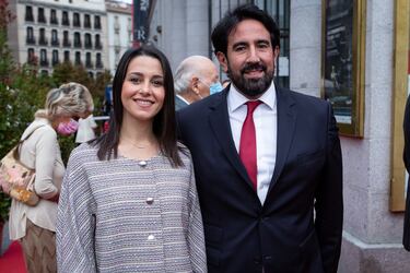 Tras seis años de matrimonio y dos hijos en común, la pareja acabó con su relación, aunque desde 'Vanitatis' apuntan que "se llevan muy bien y no ha sido nada traumático porque ha sido largo y muy meditado". 