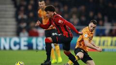 Soccer Football - Premier League - AFC Bournemouth v Wolverhampton Wanderers - Vitality Stadium, Bournemouth, Britain - November 23, 2019  Bournemouth&#039;s Arnaut Danjuma in action with Wolverhampton Wanderers&#039; Diogo Jota   REUTERS/Ian Walton  EDIT