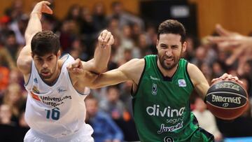 GRAF112. BADALONA (BARCELONA), 07/01/2018.- El escolta espa&ntilde;ol del Joventut, Sergi Vidal (d), pelea por el bal&oacute;n con el alero espa&ntilde;ol del Real Madrid, Santi Yusta (i), en el partido correspondiente a la jornada 15 de la Liga Endesa que enfrenta al Real Madrid y al Joventut en el Palau Municipal D&acute;esports de Badalona. EFE/Alejandro Garc&iacute;a