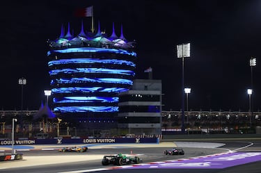 Oscar Piastri de McLaren, Pierre Gasly de Alpine y Gabriel Bortoleto de Kick Sauber durante la carrera del GP de Bahréin.