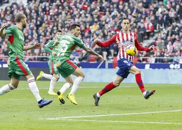 El croata inauguró el marcador en el Metropolitano al rematar con la parte baja del abdomen un buen centro de Arias.