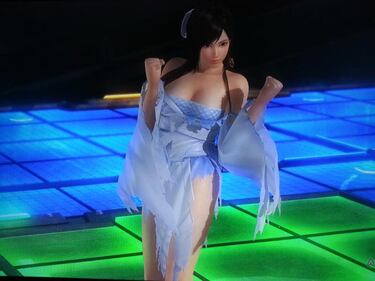 Los trajes rotos de Senran Kagura en Dead or Alive 5