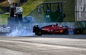 Charles Leclerc choca con el muro. 