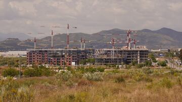 La consejera de Fomento, Articulación del Territorio y Vivienda de la Junta de Andalucía, Rocío Díaz, durante la visita a las obras de las nuevas viviendas protegidas del Distrito Universidad, a 8 de mayo de 2025 en Málaga (Andalucía, España). La consejera de Fomento, Articulación del Territorio y Vivienda de la Junta de Andalucía, Rocío Díaz, ha visitado, las obras de las nuevas viviendas protegidas del Distrito Universidad.
08 MAYO 2025
Álex Zea / Europa Press
08/05/2025