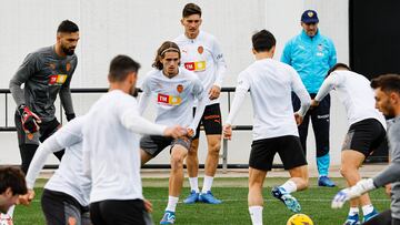 30/11/23
ENTRENAMIENTO DEL VALENCIA CF - MAMARDASHVILI - YAREK - PEPELU