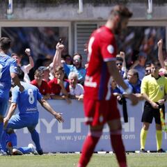 El director deportivo del Recre: "La FIFA te dice que no, pero la RFEF sí lo permite..."
