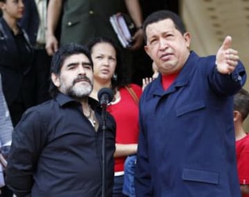Diego Maradona junto al fallecido presidente venezolano Hugo Chávez. El 'barrilete cósmico' era un adherente a la llamada 'Revolución Bolivariana' impulsada por el Comandante.