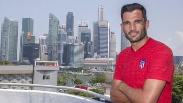 Ad&aacute;n, portero del Atl&eacute;tico de Madrid, posa para la entrevista con As