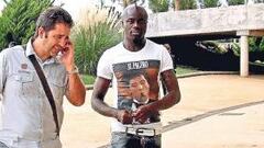 M'bami baja su cach¨¦ y firma por el Almer¨ªa