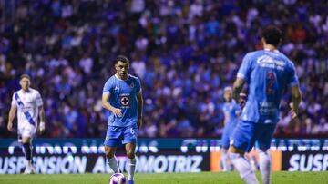 Erik Lira of Cruz Azul during the 12th round match between Puebla and Cruz Azul as part of the Liga BBVA MX, Torneo Apertura 2024 at Cuauhtemoc Stadium on October 18, 2024 in Puebla, Mexico.