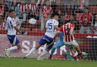 El gol que definió el partido de El Molinón fue obra de un Guille Rosas que no dio un balón por perdido. Él mismo le arrebató el esférico a Enrique Clemente, antes de recortar a su par con pierna izquierda y marcar con pierna derecha. Su primer gol en lo que va de temporada.