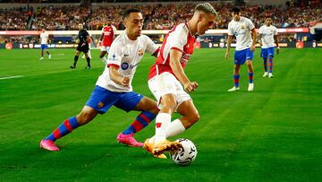 INGLEWOOD, CALIFORNIA - JULY 26: Gabriel Jesus #9 of Arsenal controls the ball against Sergino Dest #2 of FC Barcelona in the first half of a pre-season friendly match at SoFi Stadium on July 26, 2023 in Inglewood, California.   Ronald Martinez/Getty Images/AFP (Photo by RONALD MARTINEZ / GETTY IMAGES NORTH AMERICA / Getty Images via AFP)