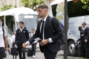 Valverde llegando al hotel en París.
