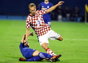 El croata comenzó su carrera en el Hajduk Split para después irse al Dnipro cuatro temporadas y seguir su carrera en Italia en los últimos años. En la Serie A ha jugado en el Nápoles, la Sampdoria y el Milán, aunque con los milanisti no llegara a tener mi